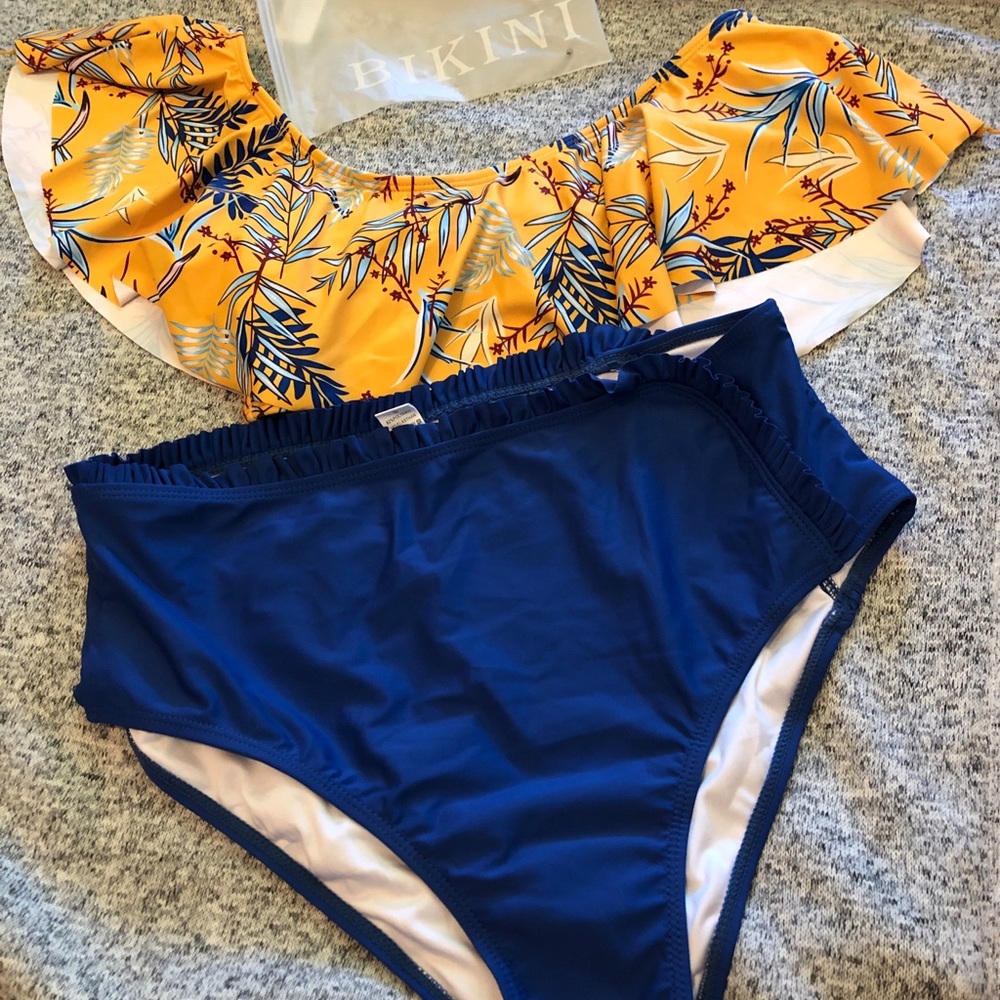 NWT Floral Ruffle Bikini - Picture 4 of 4